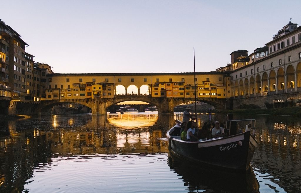 immersive experience a Firenze - giro in barca a ponte vecchio - Genius Eventi