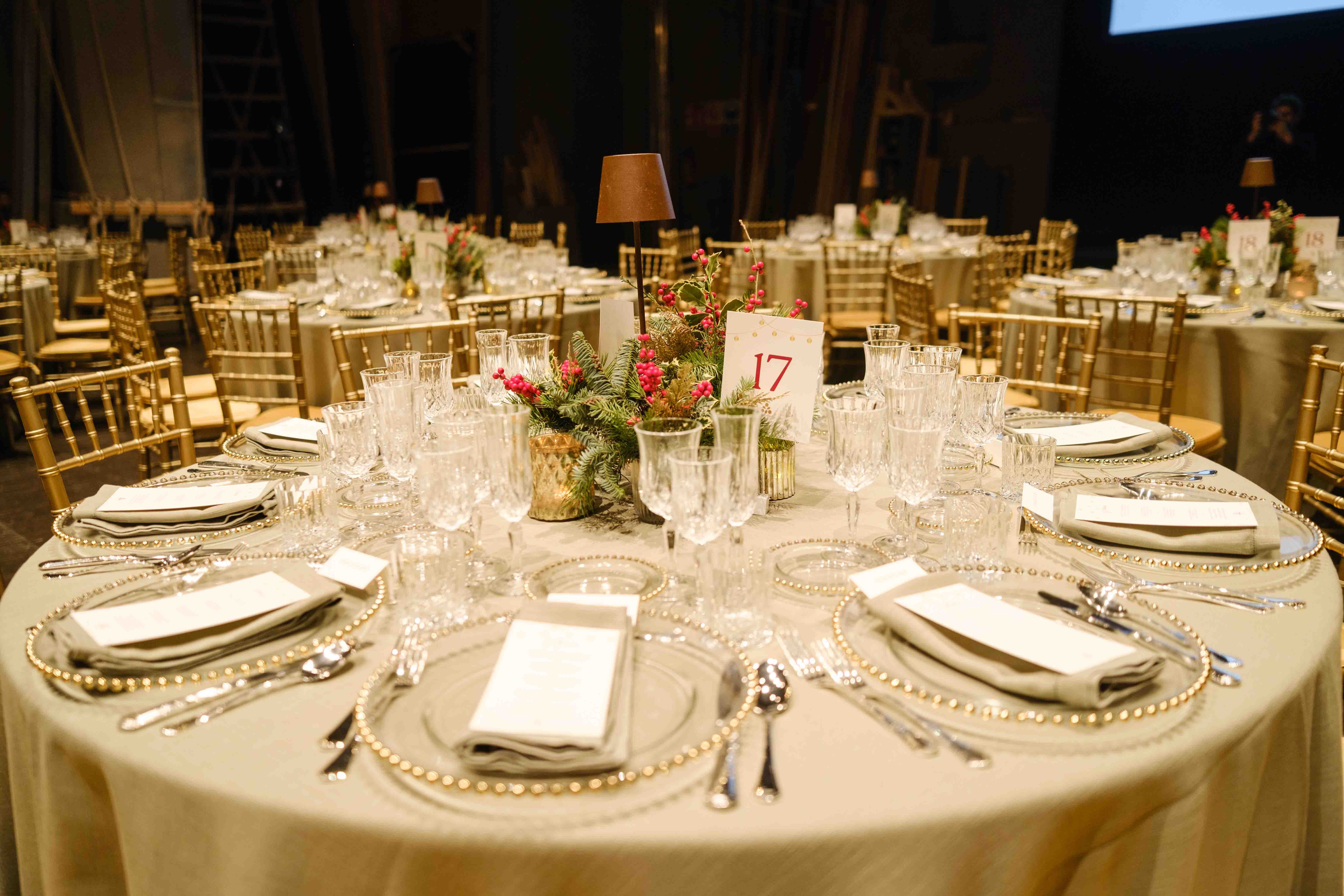 Cena aziendale di natale idee e intrattenimento per un evento coinvolgente
